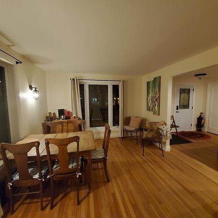 La Maison Aux Camelias Panzió Coaticook Kültér fotó