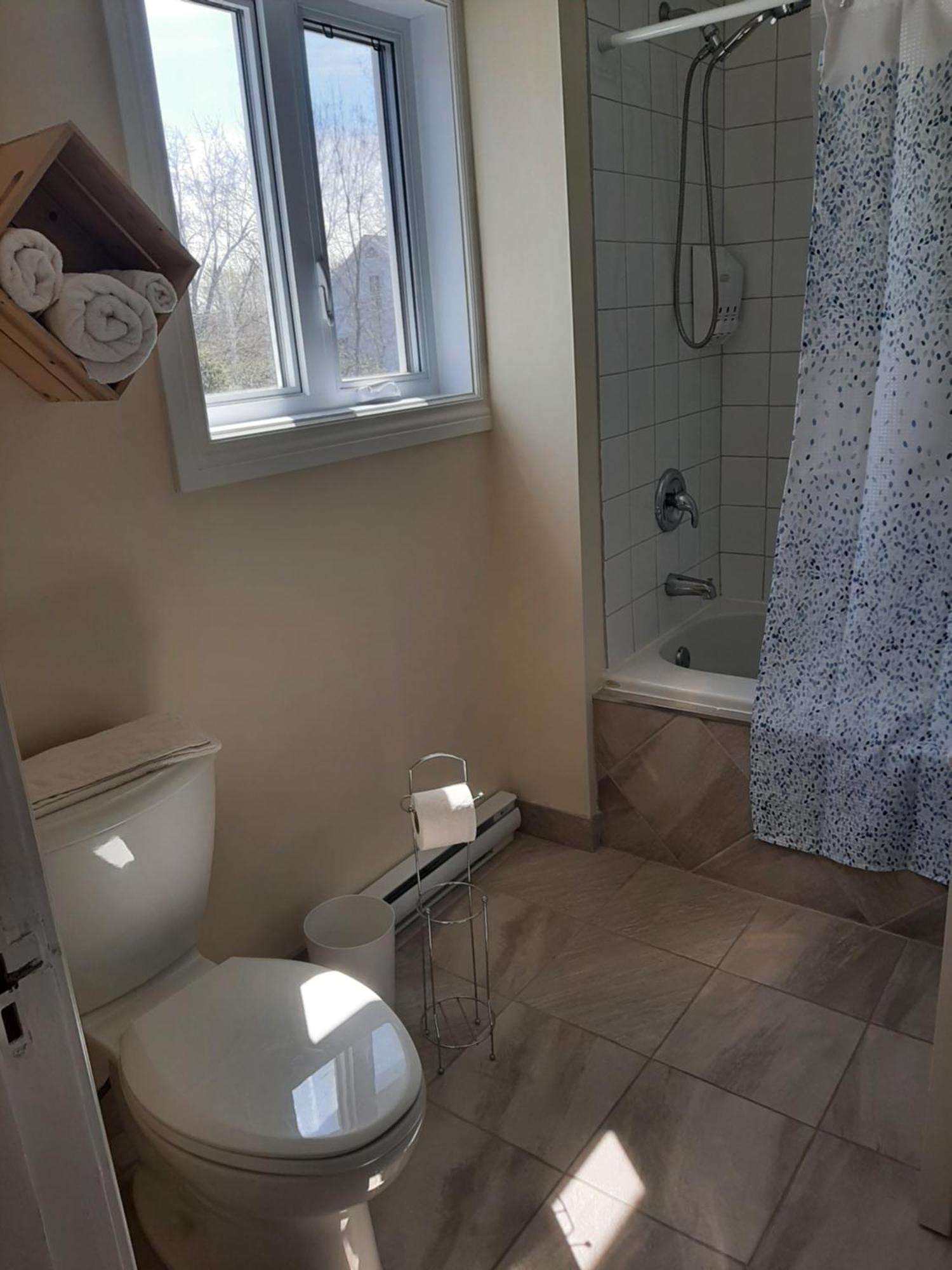 La Maison Aux Camelias Panzió Coaticook Szoba fotó
